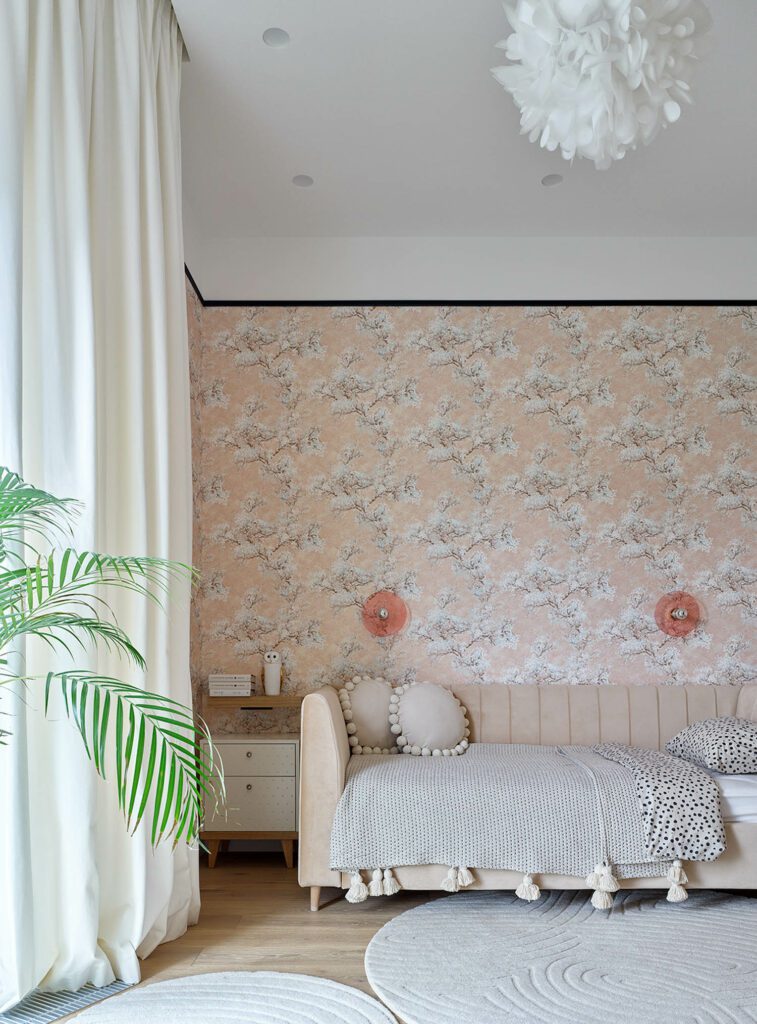 KT例外墙纸装饰女儿卧室,用悬浮光照亮