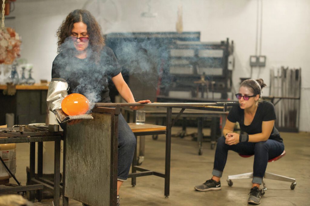 瓶头手写玻璃碎片编译Bitwork-New York-baseblishers/Clizabethctor Elizabeth Lyons通过LES集合