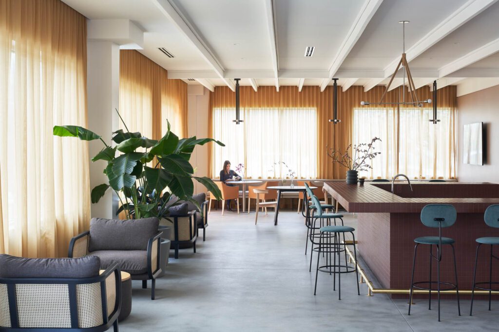 咖啡馆使用轮椅捕捉Buzispace