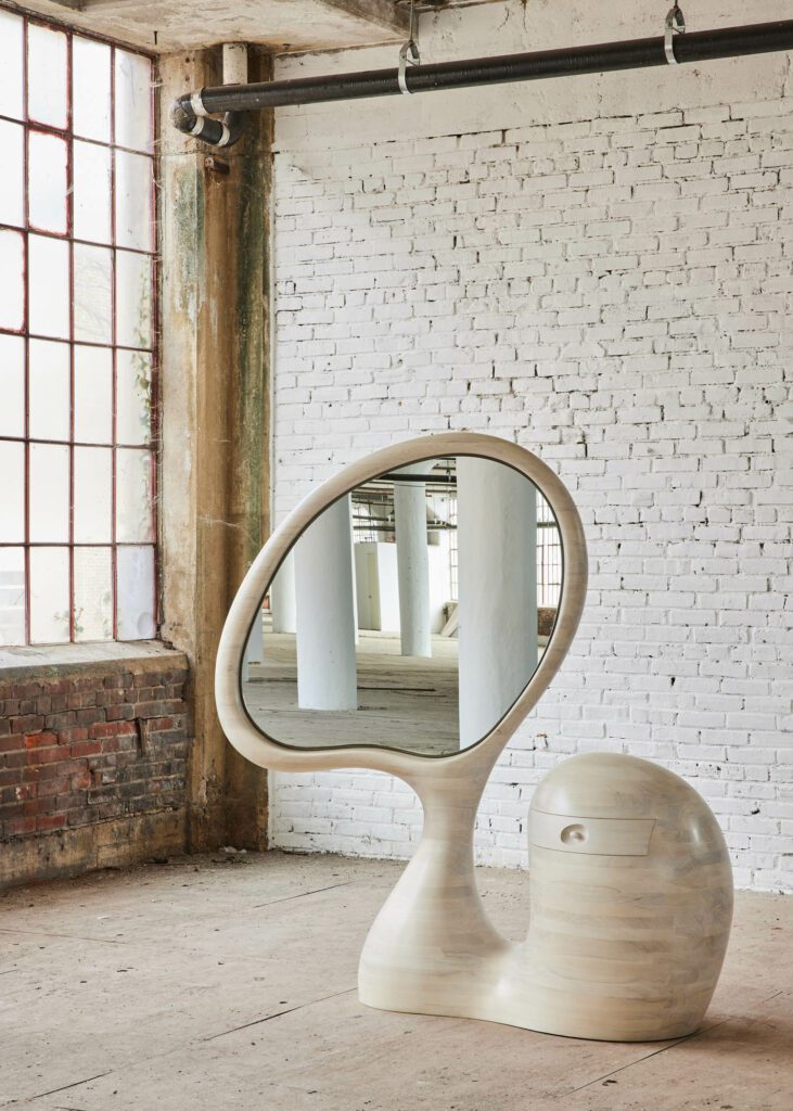 感性不可分离楼面镜子灰灰、皮革和玻璃