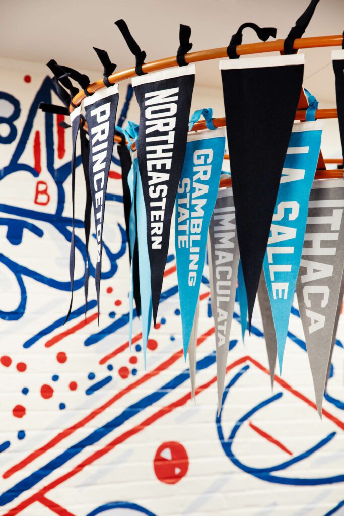 Oxford Pennant定制自定义笔记本挂靠由Brooklyn自己 Armada制作的篮球圆圈