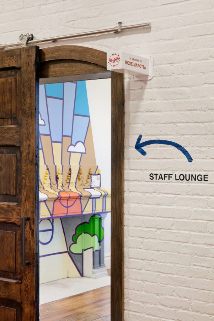 员工休息室内DEK壁画点亮现有壁炉