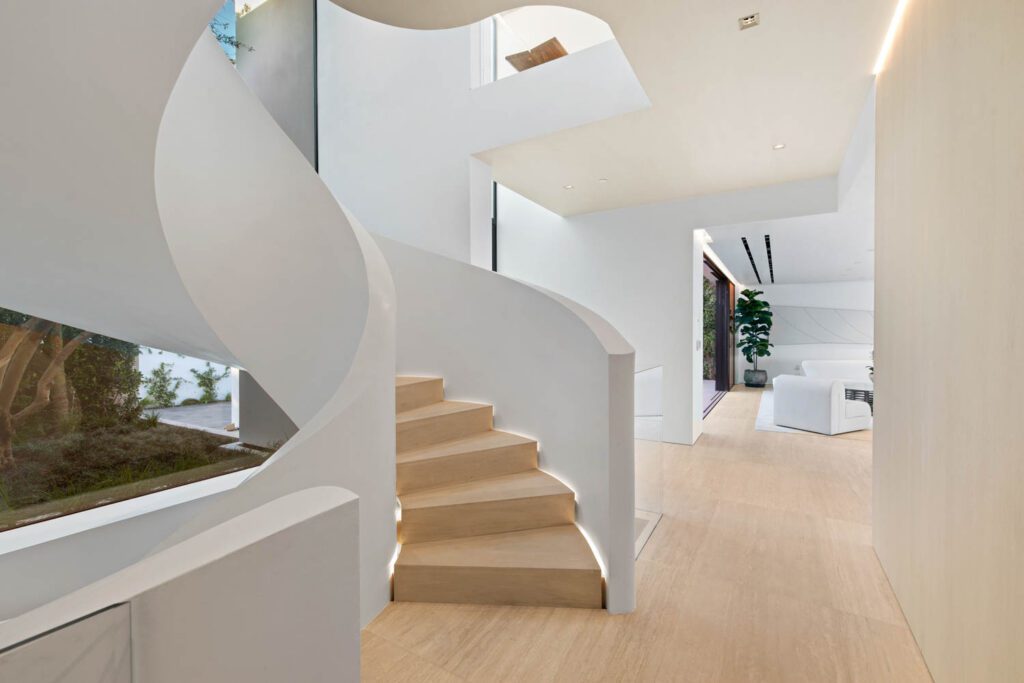 楼梯螺旋遍历三级