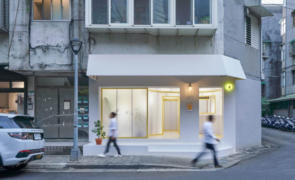 黄盒装咖啡杯广告