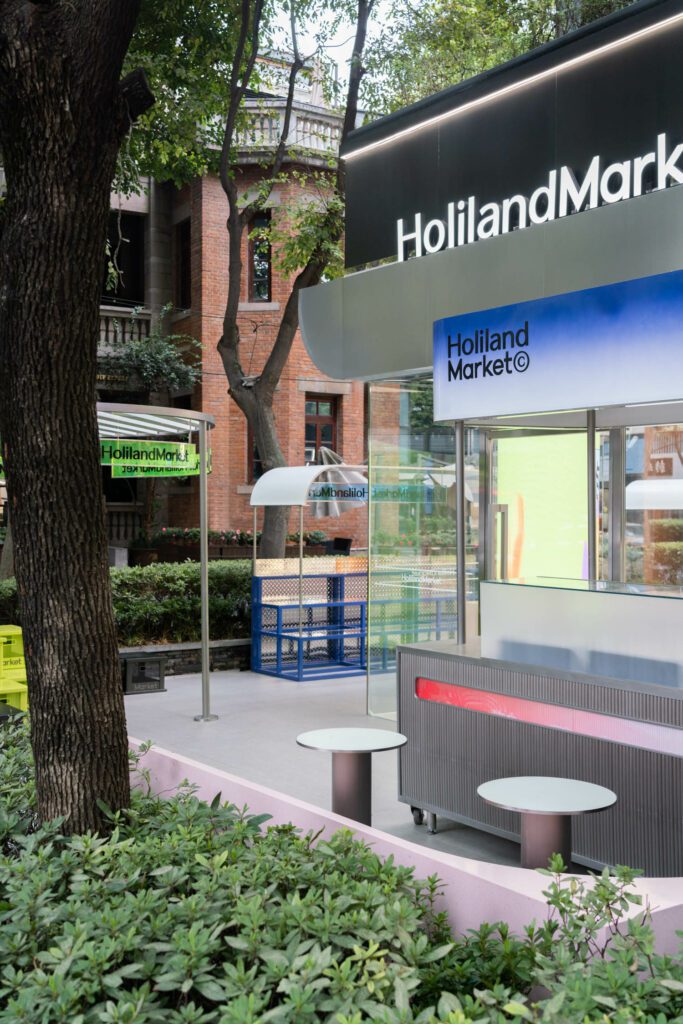 圆凳点燃店里卖的蛋糕项目包括1200平方尺外部空间