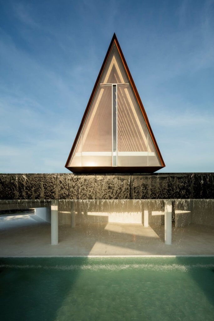 混凝土列支持小教堂