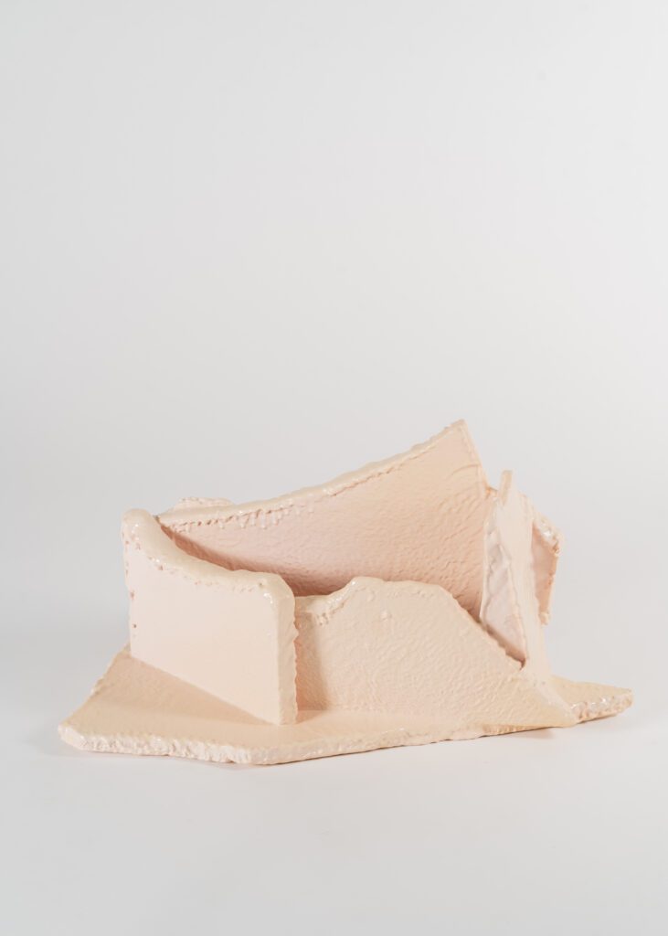 英国家具设计师Max Lamb用聚苯乙烯和橡皮聚合物用Scrap Polyvae提供对容器表的细微探索照片由Matehaiku提供