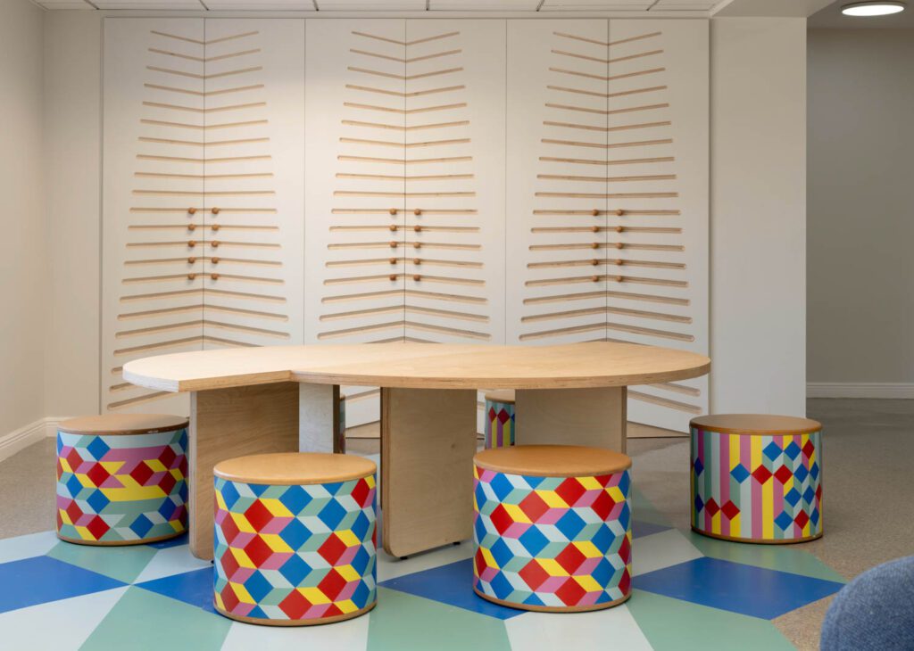 维新网从20岁到60岁不等,为座次提供粗色和维度