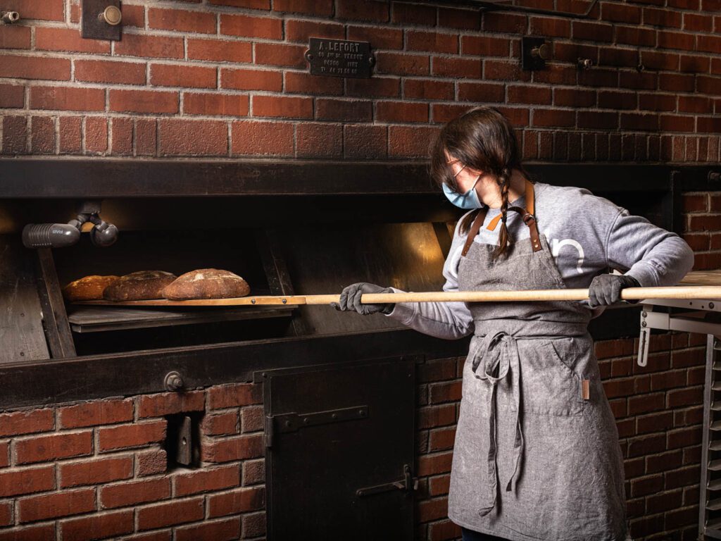 原生Lefort烧木炉由可再生废木加注