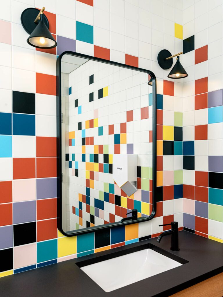 菜单猜想和回转镜挂上自定义虚构纸石反台并用Brio水龙头下沉瓷砖+Stone