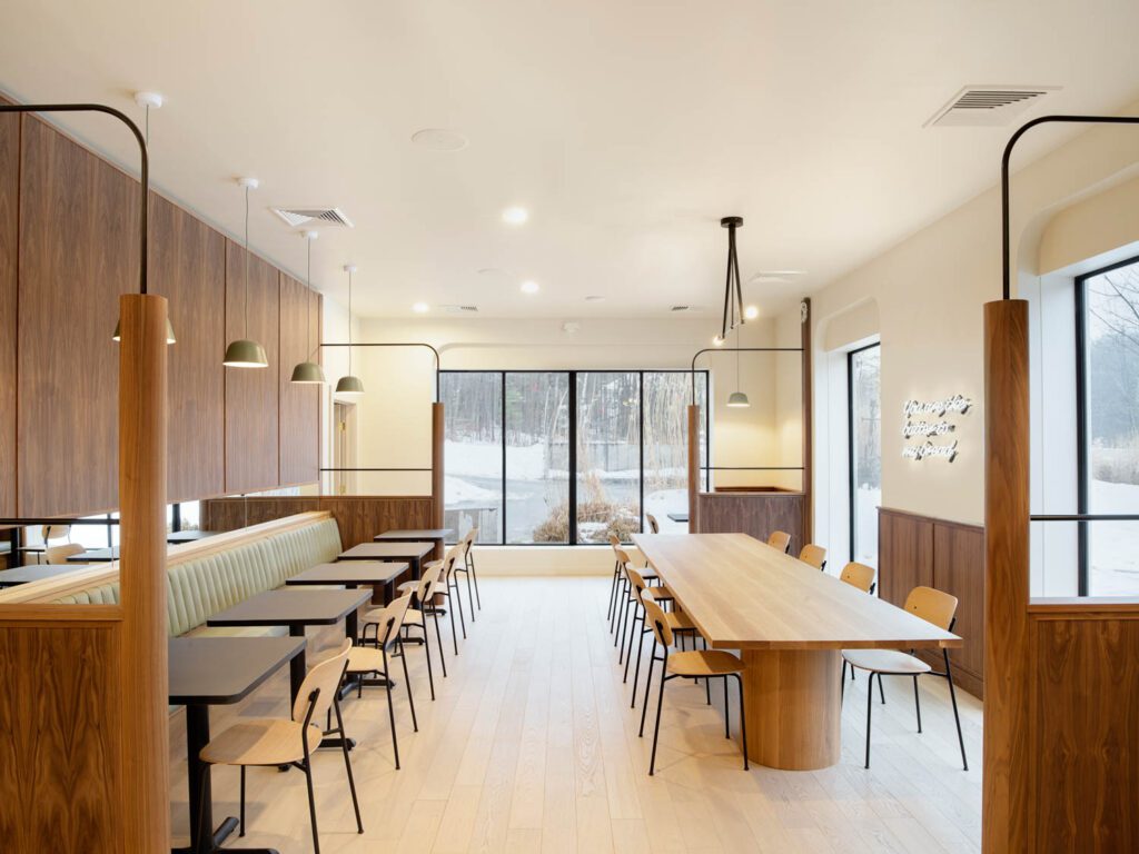 Workstead吊机挂上白橡树公共表地上也是白橡树