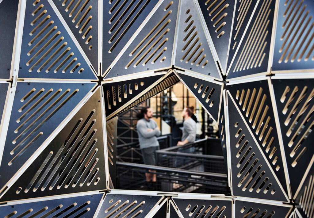 瑜伽工作室窗口向隧道看