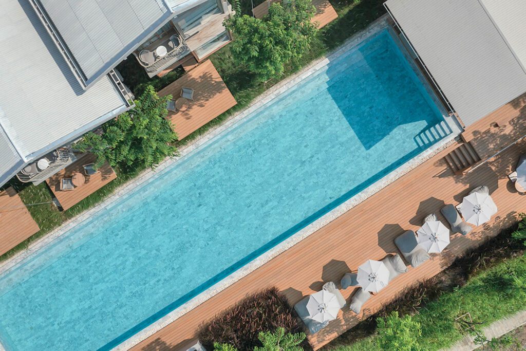 度假村主游泳池