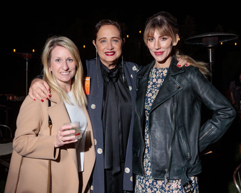 Josie Driscol公司SVP公司业务转Williams-Sonoma公司、Rebecca Moses设计师和艺人和Katlain Schultz公司西销售主管Katlain Schultz公司业务转Williams-Sonoma公司