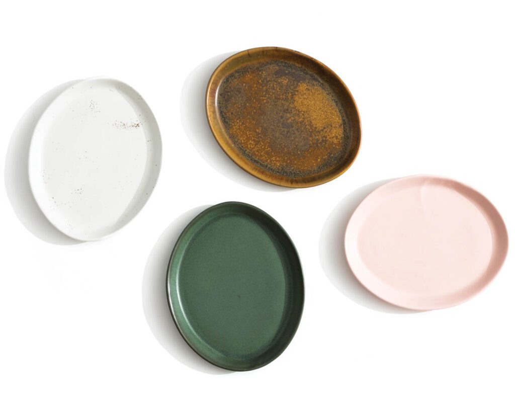 圆白、绿、棕和粉红色Lenior板