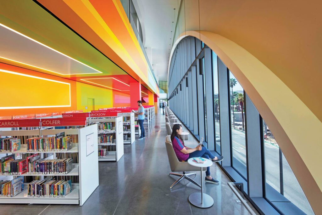 LED天花板启动儿童栈