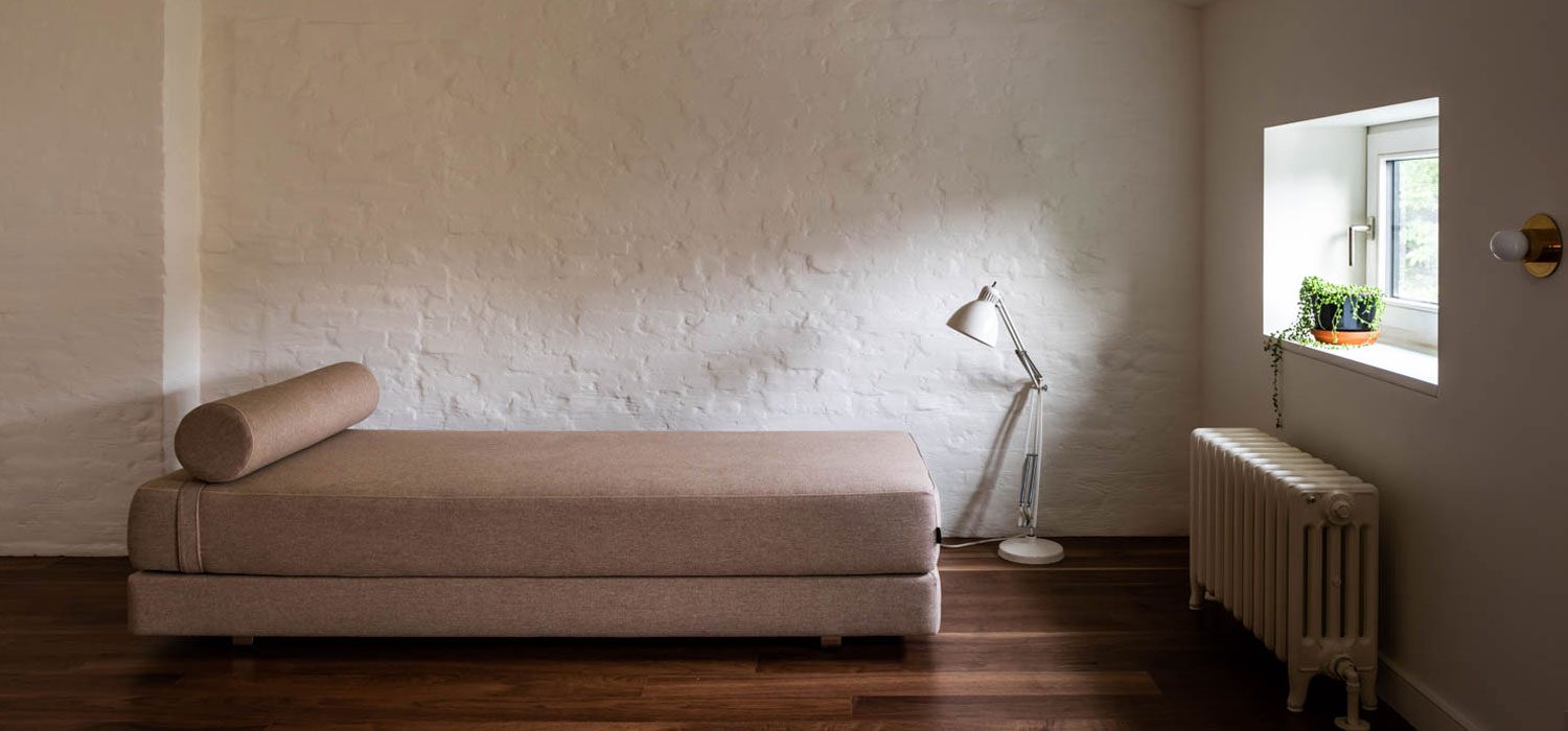 库尔特白兰地Foftline日间床和Michael Anastrassiades