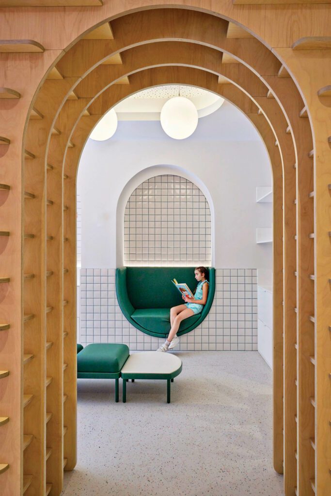 内置座椅加由Yonoh提供接收