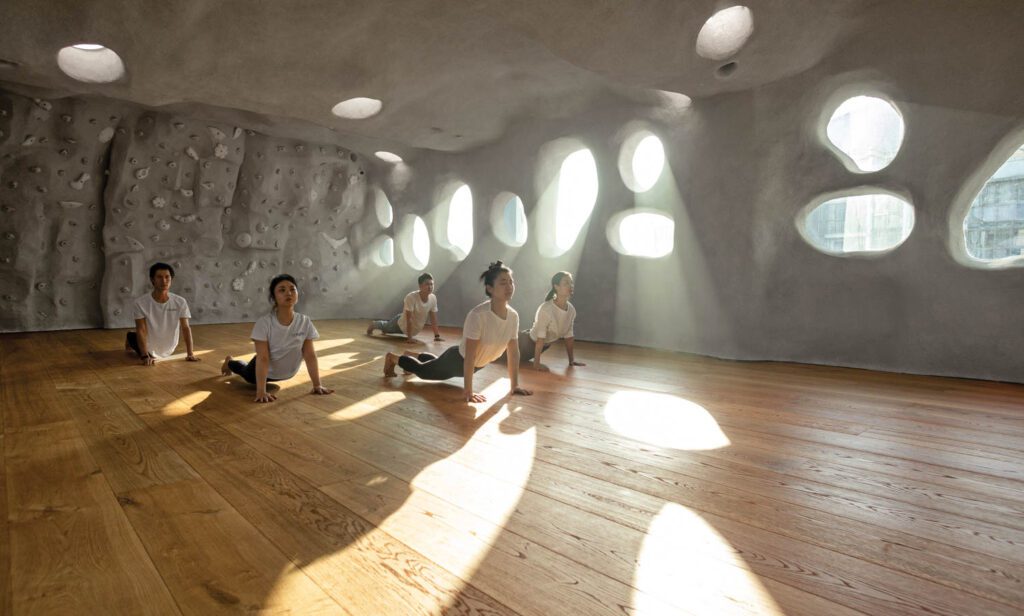 最大课堂特征爬墙