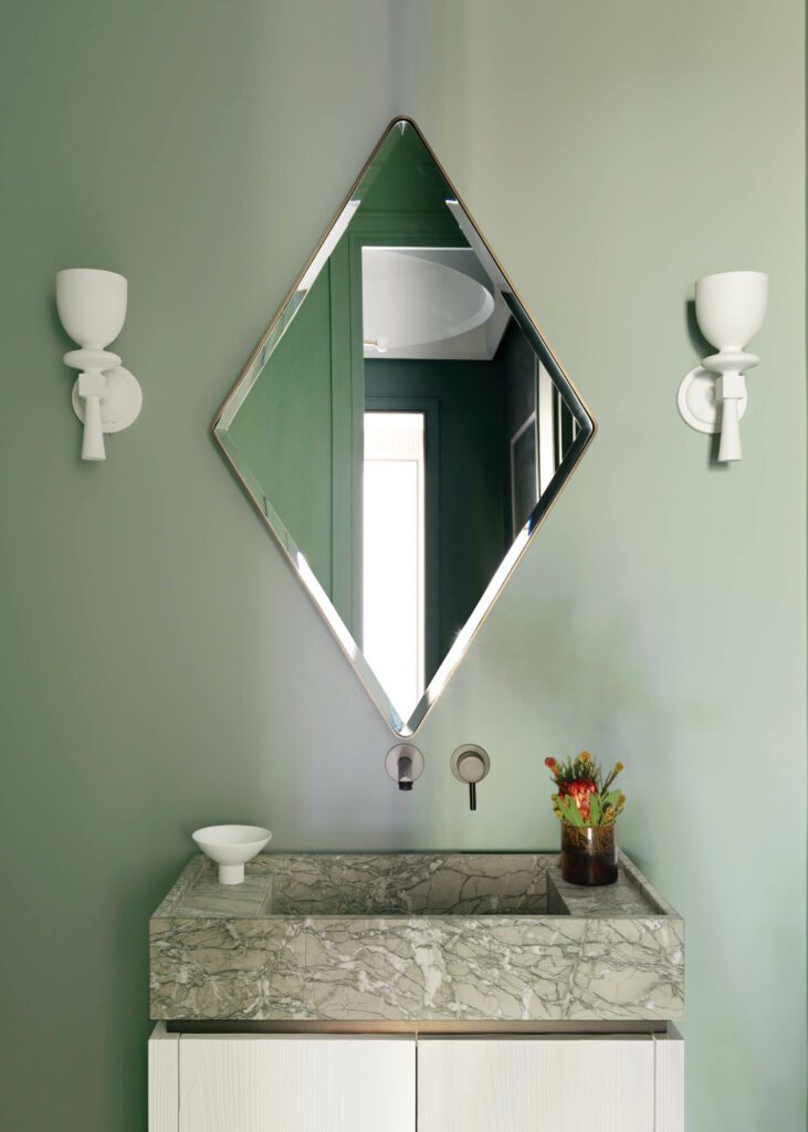 火药房内Haslam多点照明装置并侧写古老绿大理石槽