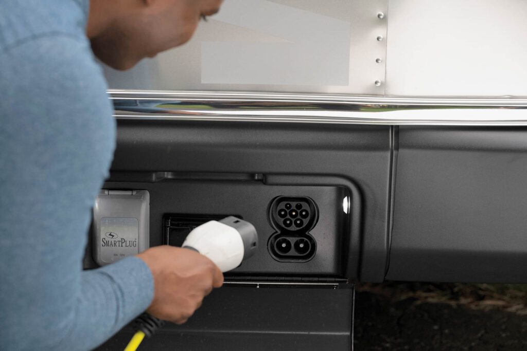 流电子Stream概念包含三种电荷系统方法电动车辆基础设施 和单输入 现有的RV露营套接头