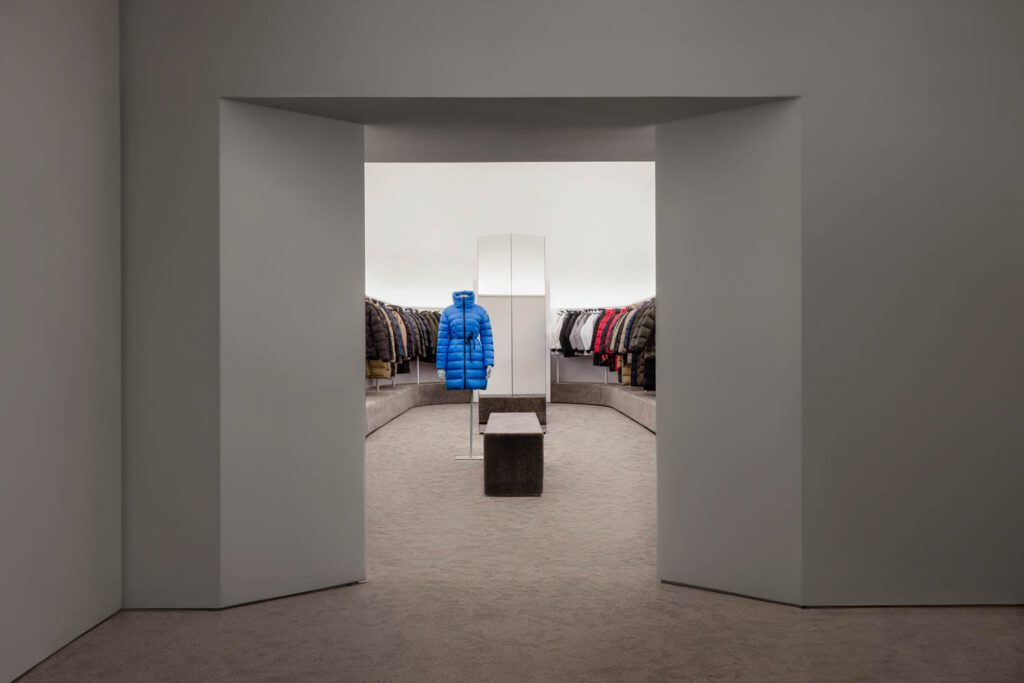 商店像画廊的内部视图