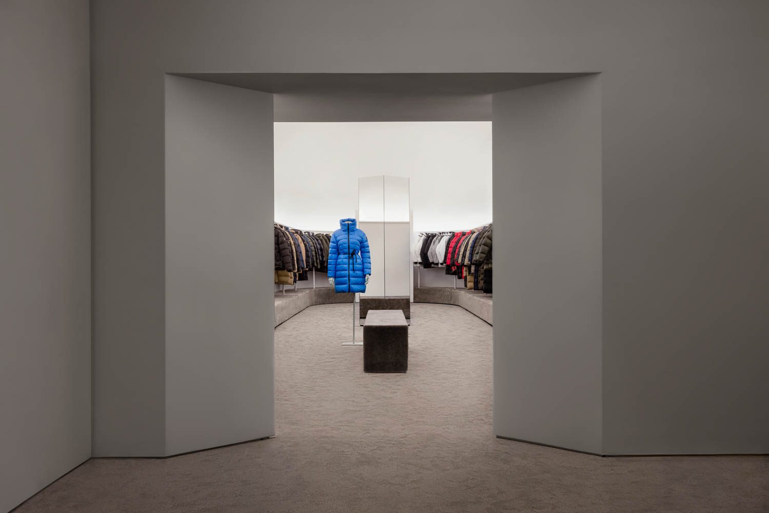 商店像画廊的内部视图