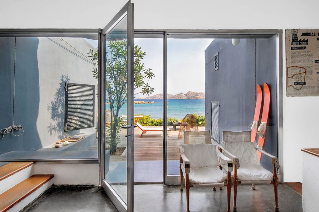 Casa Bunker平台开机扩展玻璃墙起居室