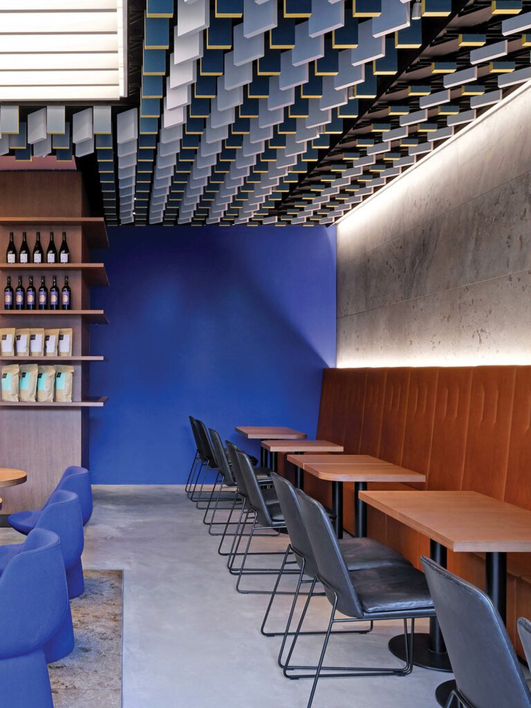 Andrei Munteanu黑拉沙椅子KFF和染色橡木厂