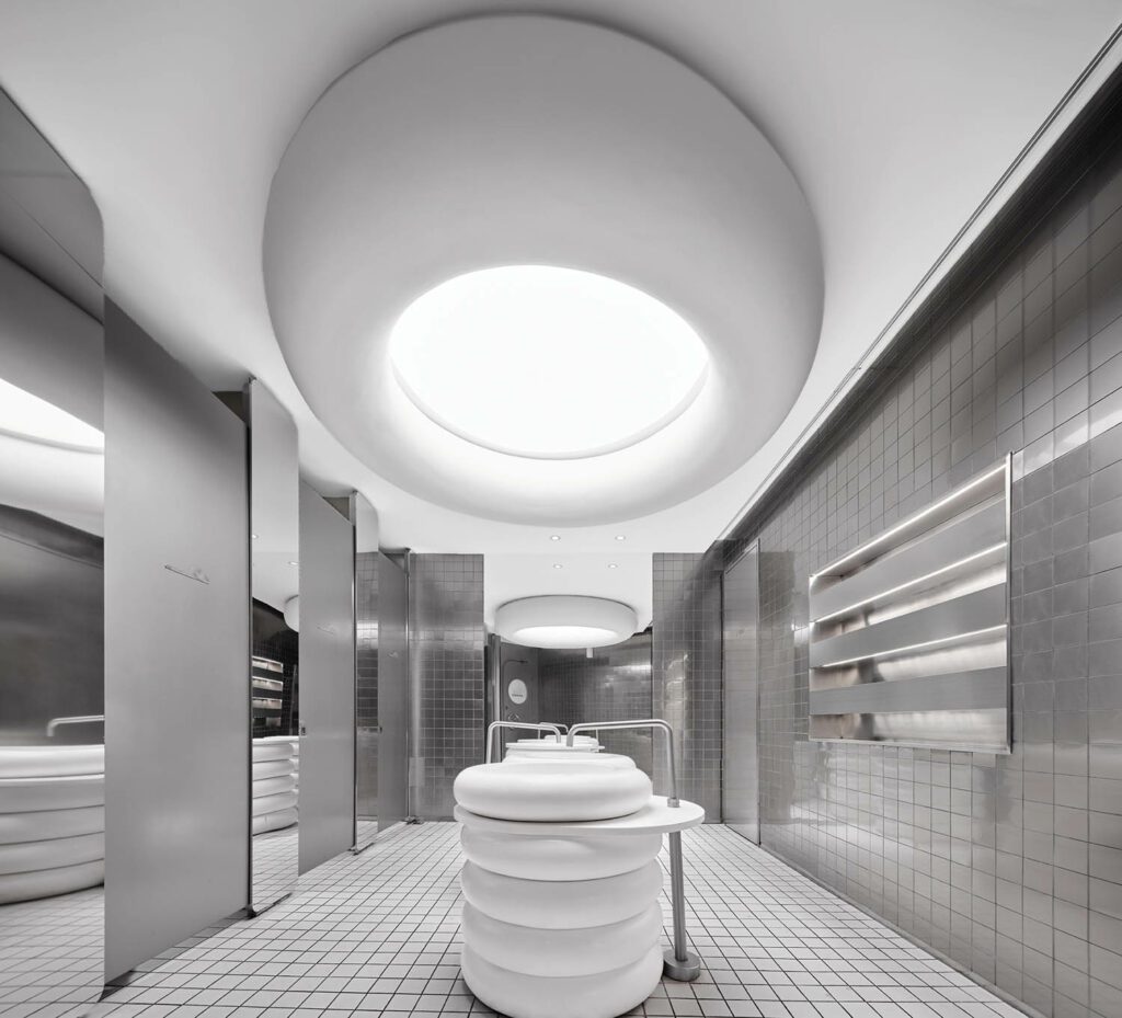 单性洗手间特征不锈定构件、ceramic瓷砖铺设和中心工程石槽