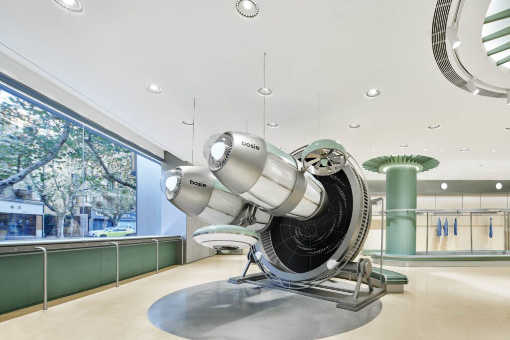 模拟火箭引擎安装可见于地面窗面上,楼面为terrazzo