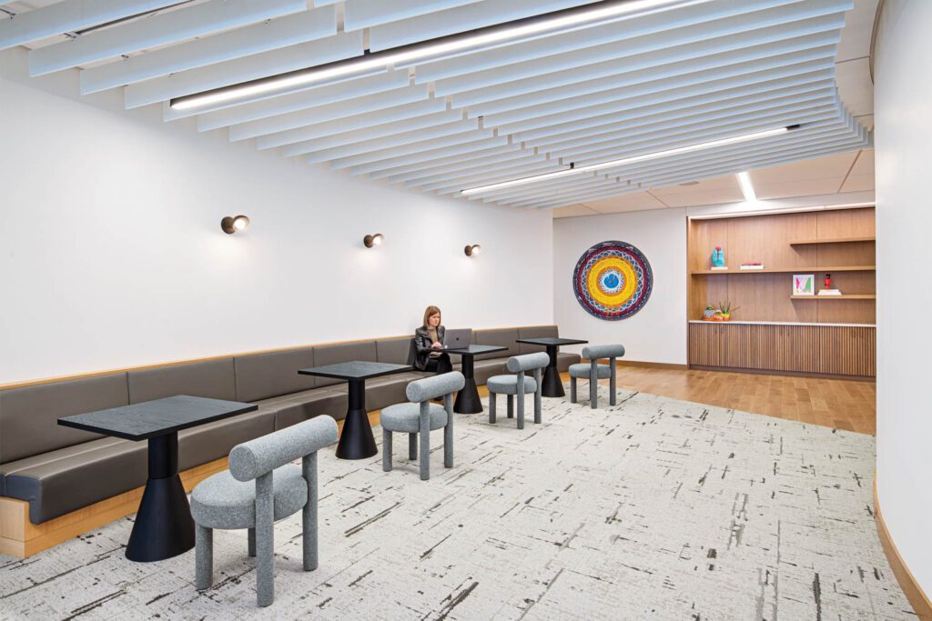 手表批量制作与KaterynaSokolovaGroiousCS1轮椅并发自本地艺人Jason Revok