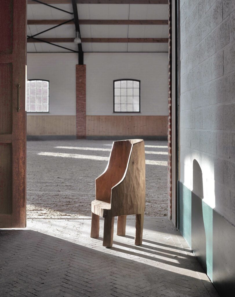 长椅可追溯到十九世纪 遍历四万三千平方尺内部