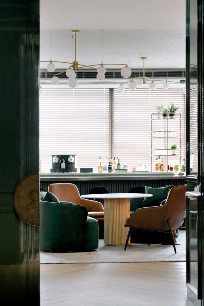 Rosewood办事处Lim+Lu照片来自公共Studio