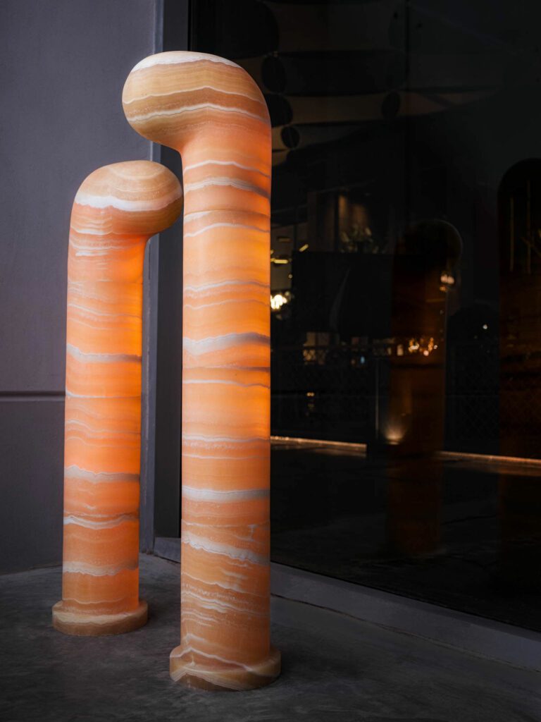 楼下灯由Omar Chakil