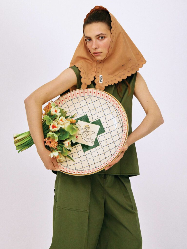 娜塔莎·卡门斯卡和玛丽亚·加夫里柳克手绘陶瓷板