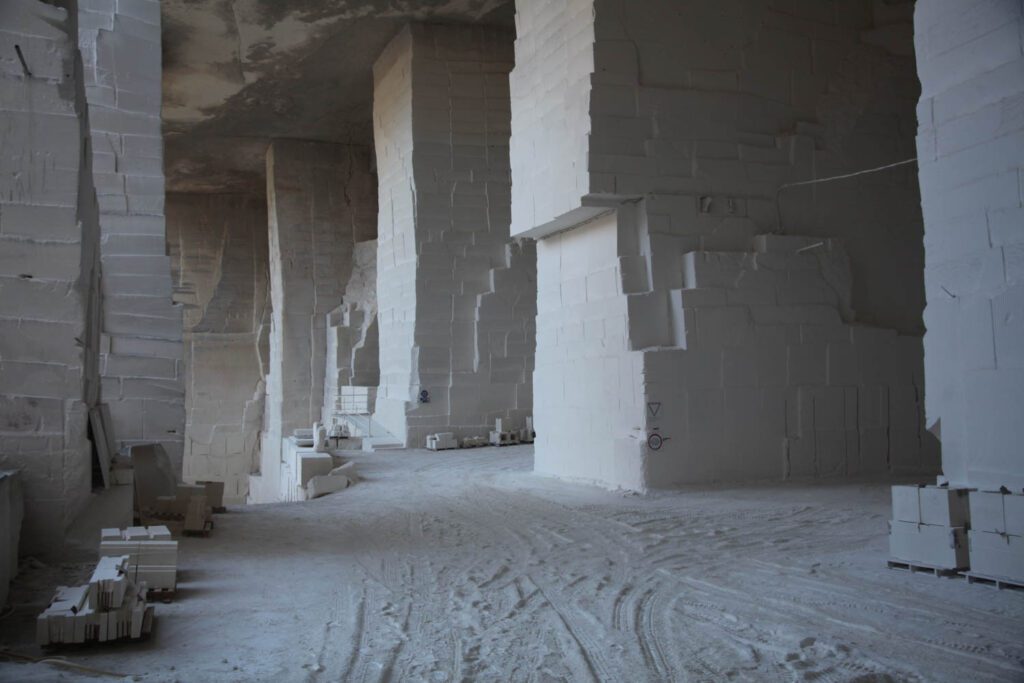 古老石灰石采石场 Arles附近 Acelier Luma提供石灰造土摄影 Laurens Bekemans