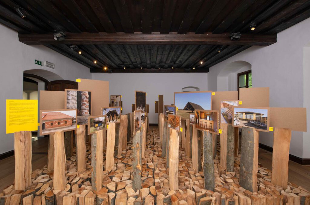 iO27委托Bienale主空间、架构设计博物馆或MAO显示照片取城市Cerar/MAO