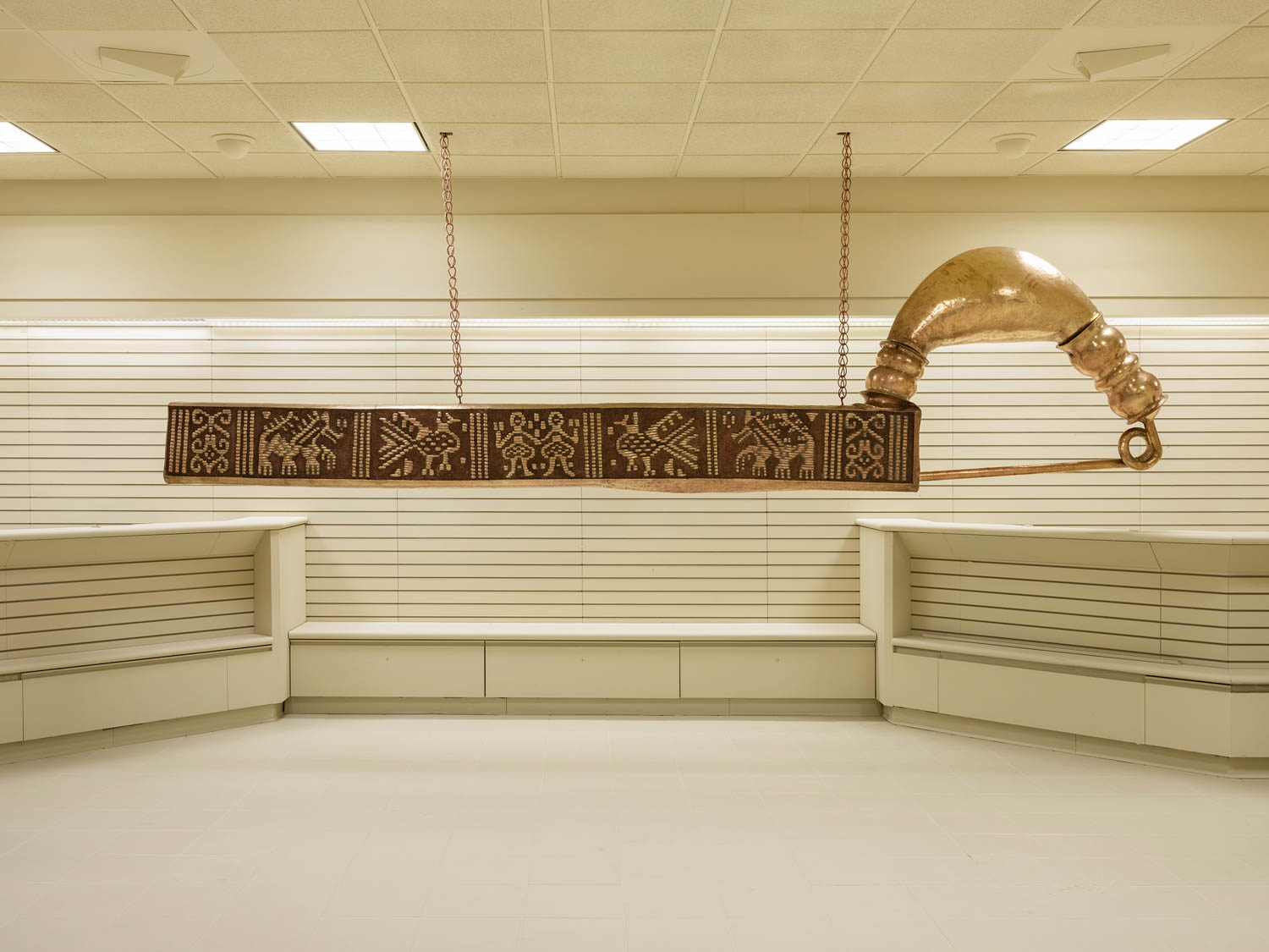 铜雕刻针, 吹到一个尺度 装饰自由女神像服装, 带或nate细节锤子, 并取笑官僚和身份