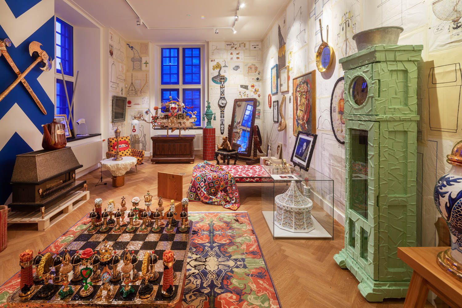 蓝室Studio Job绿色撒旦站时钟、Chess、 Perished地毯和Loveboat(窗前)加Smeet侄女Conny Greymans-Nijs的床铺