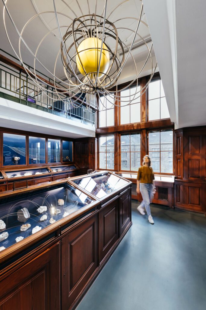 GroringenPflug GmbH制作了代表地球磁场的安装