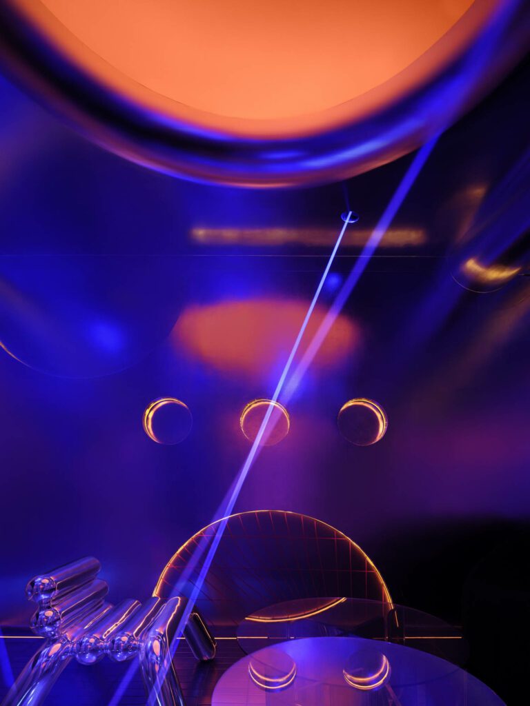 自定义轮椅在贵宾室捕捉大胆照明设计