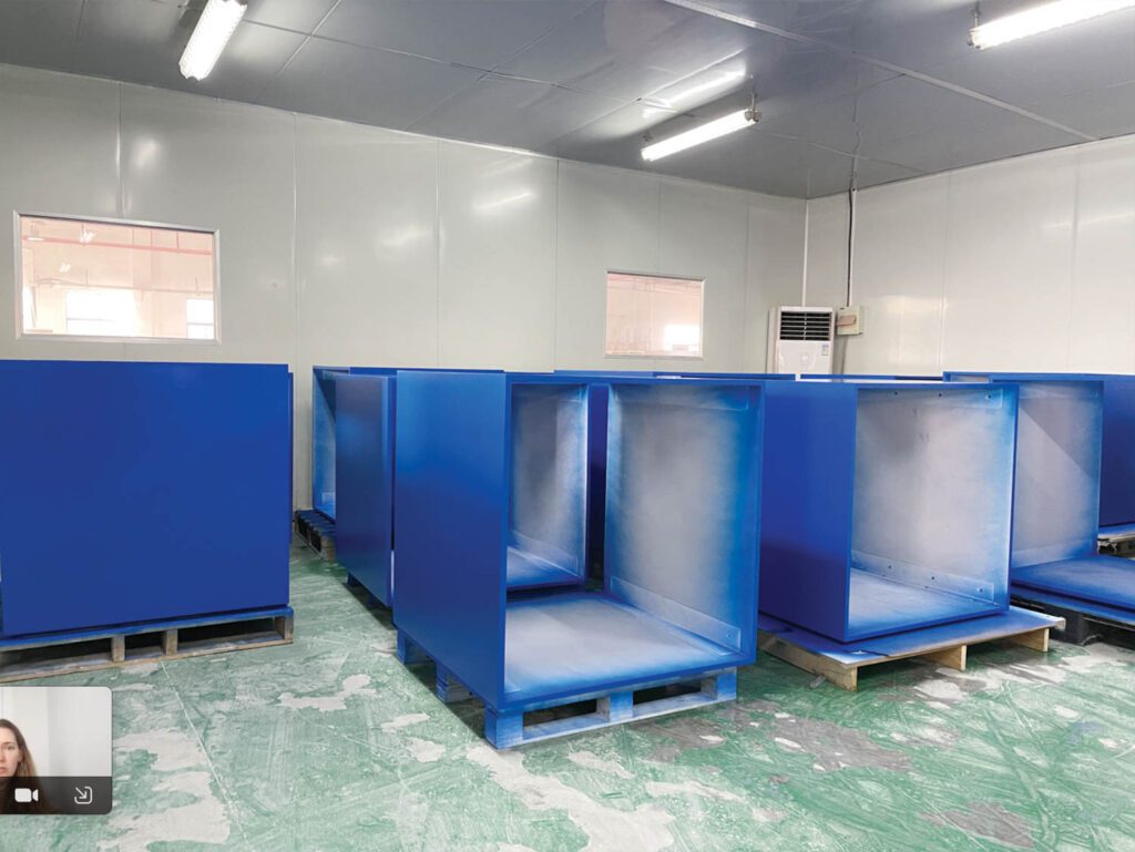 聚氯乙烯表分解成立方体后涂上含氟化碳涂层