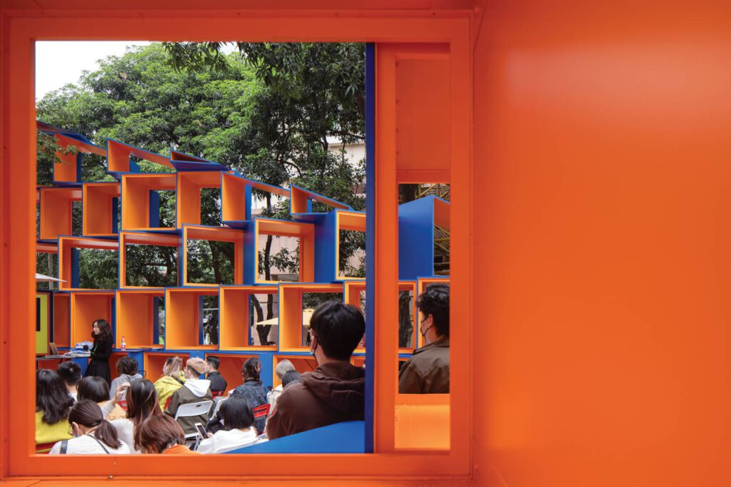 下降后模块可重定位为室内空间家具