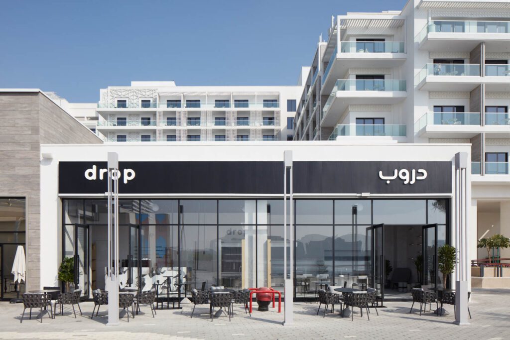 全玻璃商店前台人行座