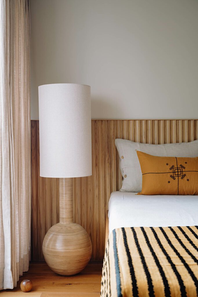 白橡木板编译流水式封锁主卧室墙团队编译项目多余胶合板的灯