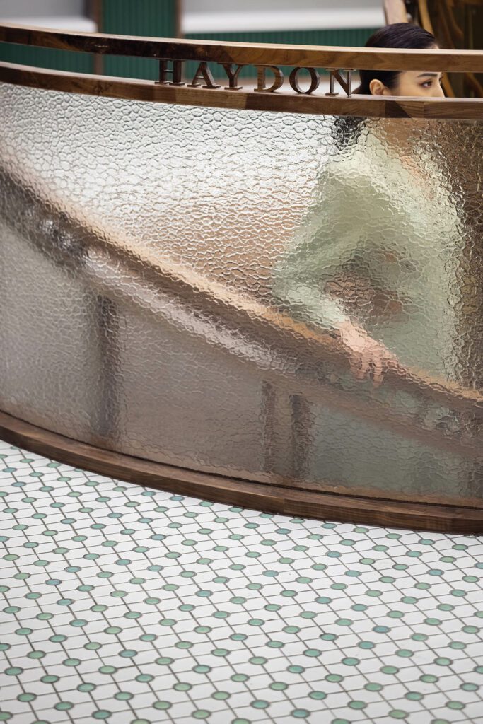 铁路局还用Haydon标识切割CNC