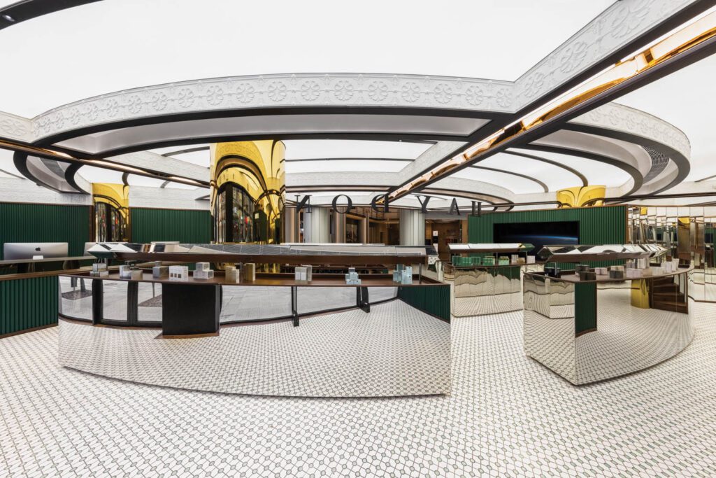 同样的钢片显示柜台站立