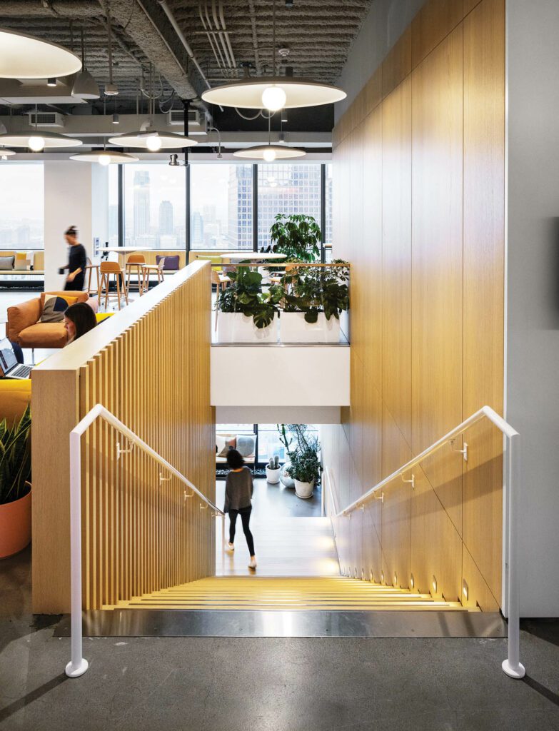 连接办公二楼的楼梯新开