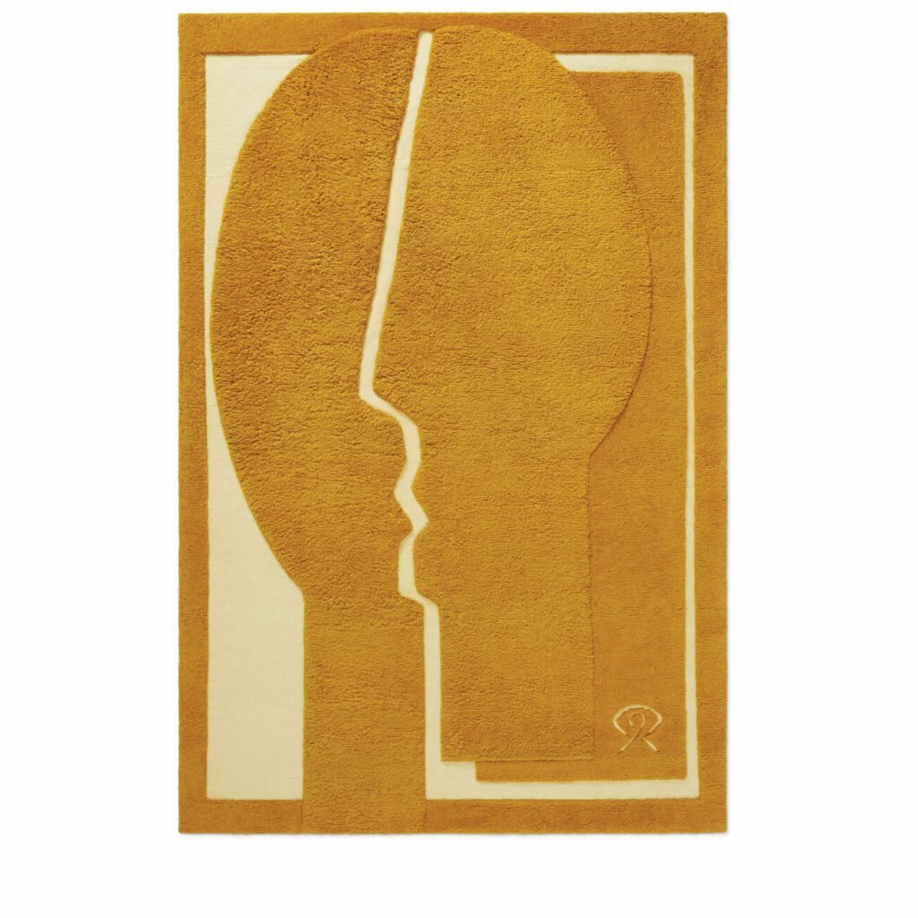 脸部多片地毯金色